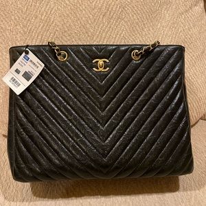 Chanel Classic CC Large Shopping Tote Chevron Calfskin - Black